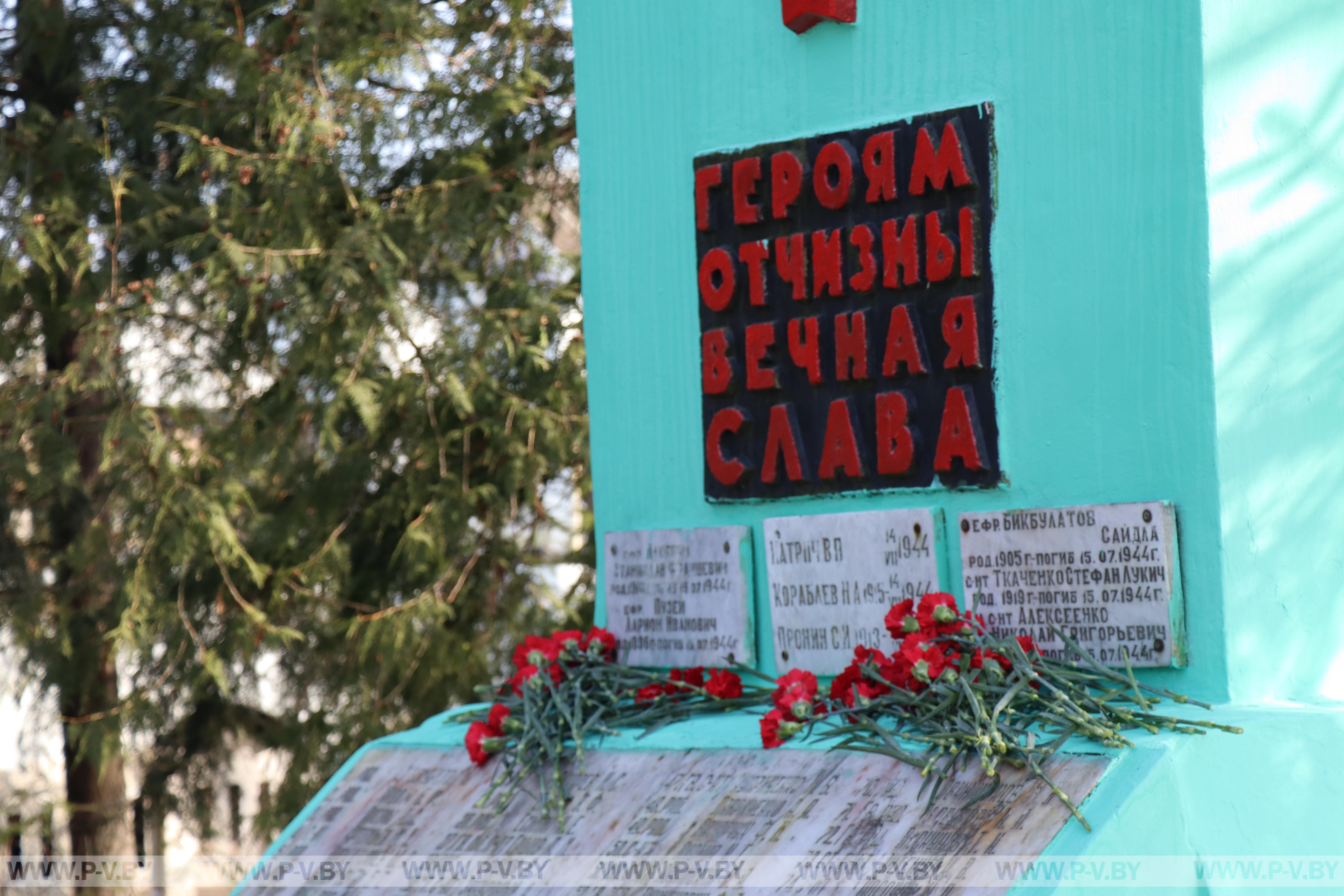 В агрогородке Молотковичи состоялся митинг у Братской могилы советских воинов и партизан