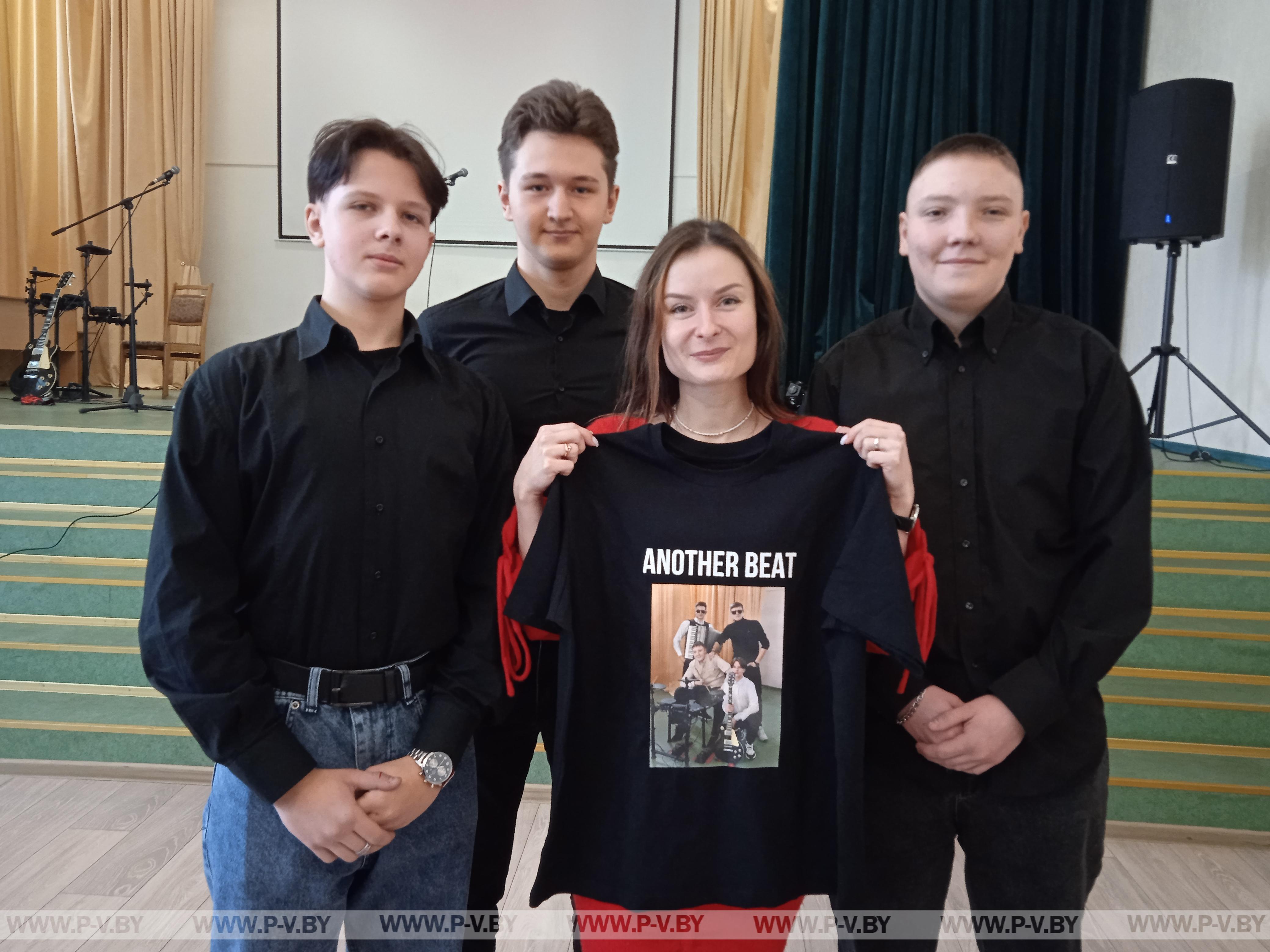 Корреспондент газеты «Пiнскi веснiк» побывала на репетиции кавер-группы «Другой ритм»