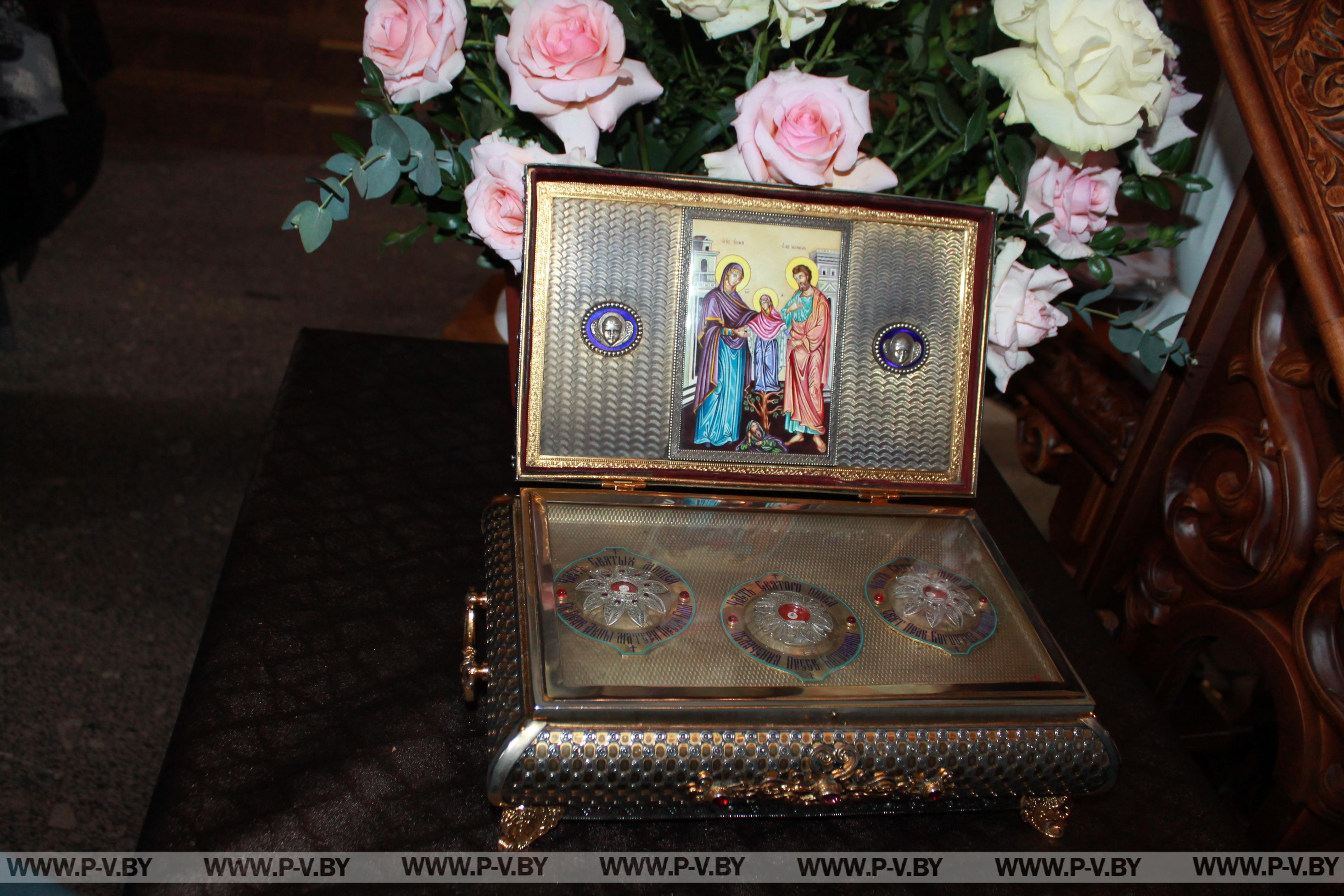 В Пинскую епархию привезли ковчег с частицами Пояса Пресвятой Богородицы и мощей Святых праведных Иоакима и Анны
