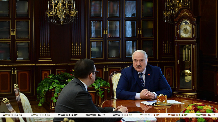 Лукашенко: миролюбивая Беларусь нужна и России, и Украине, но "Зеленский начинает нас цеплять" Лукашенко: миролюбивая Беларусь нужна и России, и Украине, но "Зеленский начинает нас цеплять"