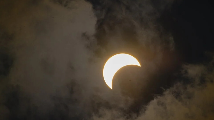 ФОТОФАКТ: Солнечное затмение над Северной Америкой