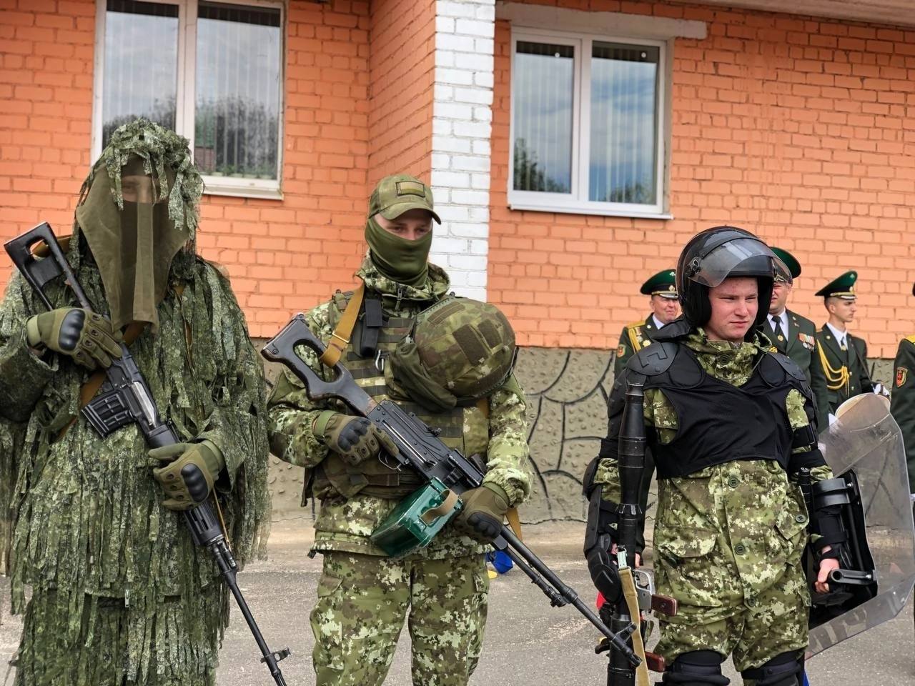 Пограничники приняли участие в Дне открытых дверей в Брестском областном кадетском училище