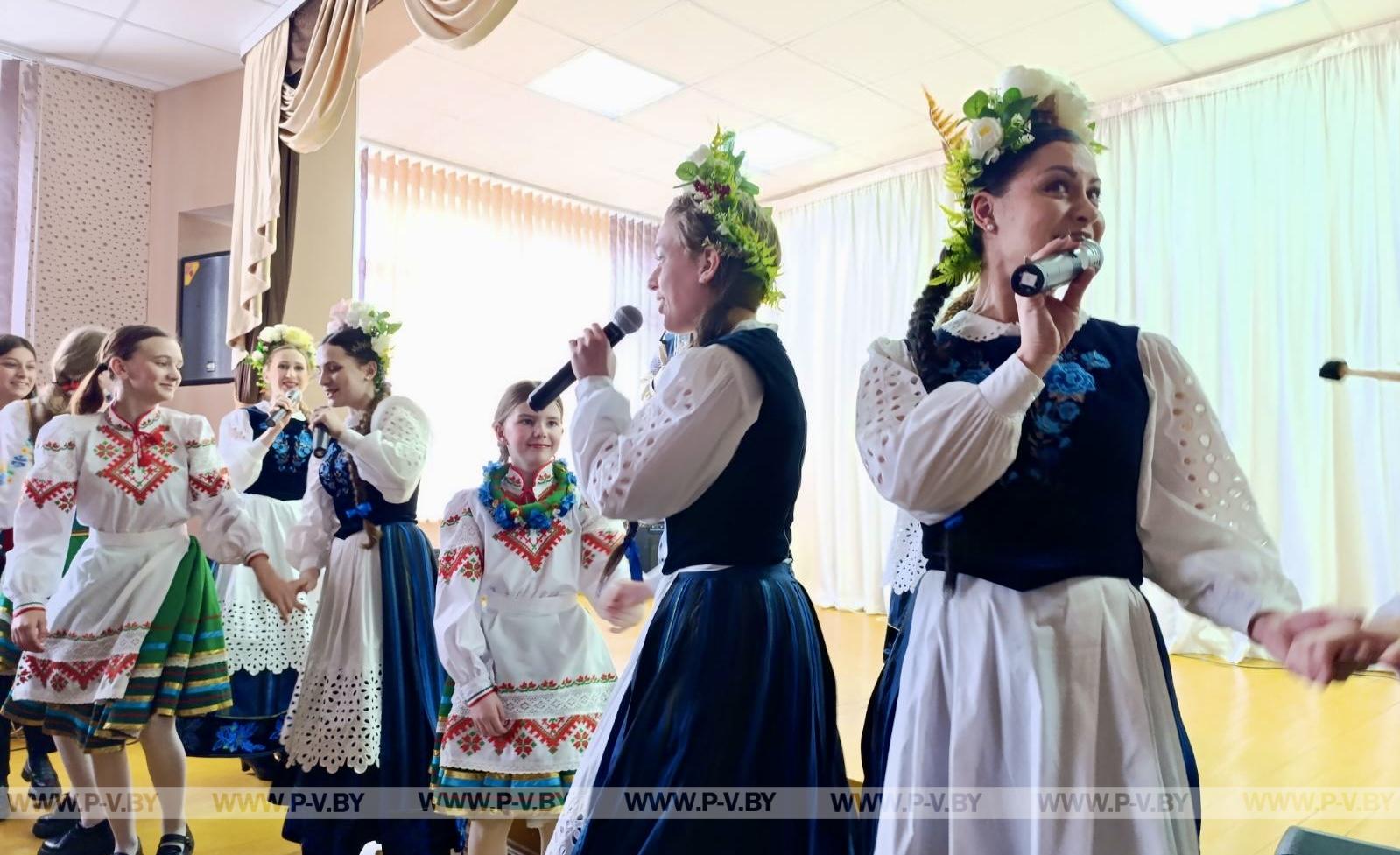 "Парохонская ГДШИ: Участие в программе "В будущее с надеждой" - перспективы развития талантливых детей" "Парохонская ГДШИ: Участие в программе "В будущее с надеждой" - перспективы развития талантливых детей"