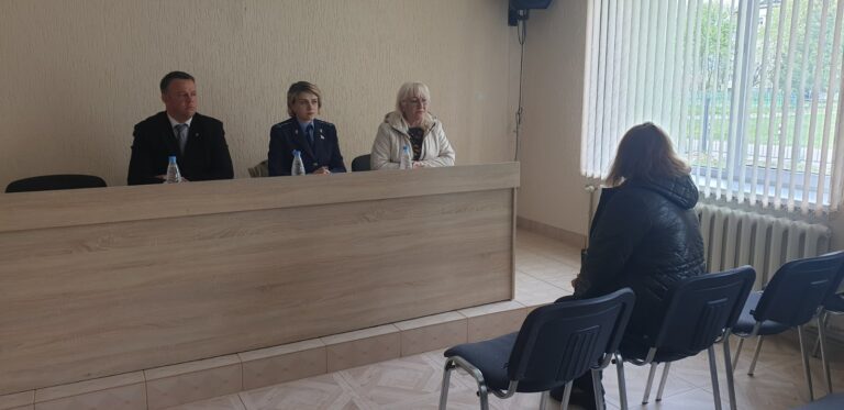 Семь человек получили разъяснения на профсоюзном правовом приеме в Пинском районе