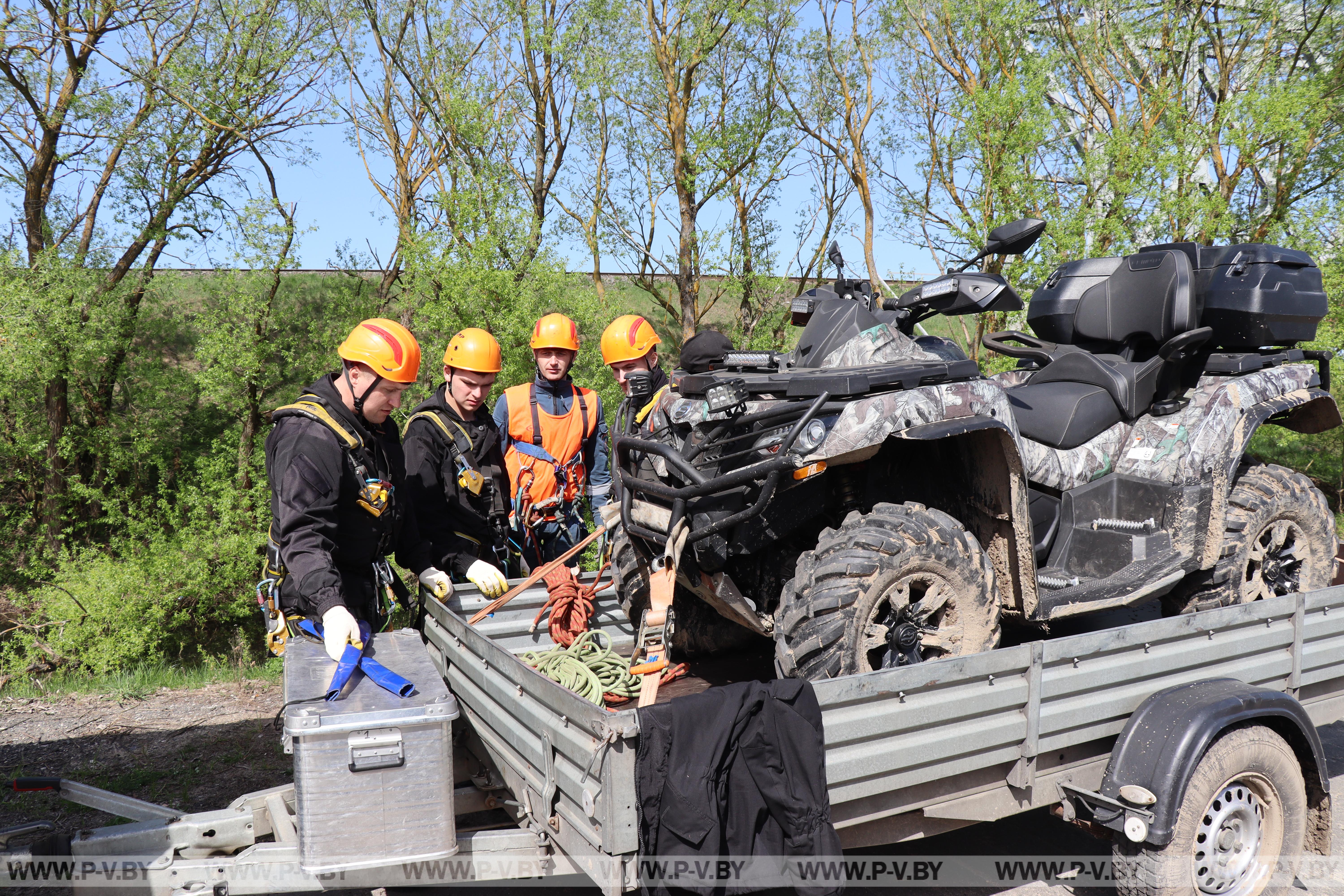 На территории Пинского района проходит трехдневный республиканский семинар поисково-спасательной службы МЧС.