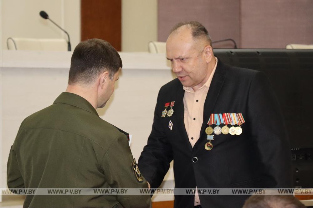 В Пинском райисполкоме воинам-интернационалистам вручили юбилейные медали «35 лет вывода советских войск из Афганистана»