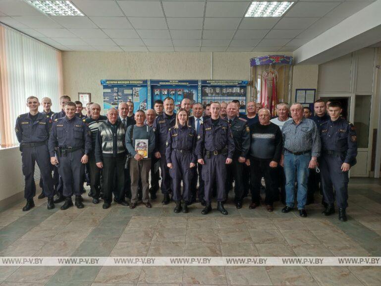 В Пинском ГОВД встретились с ветеранами-ликвидаторами последствий аварии на ЧАЭС В Пинском ГОВД встретились с ветеранами-ликвидаторами последствий аварии на ЧАЭС
