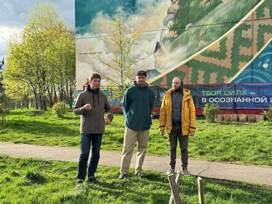 Художники из Пинска завершили создание в Витебске первого в Беларуси эко-мурала