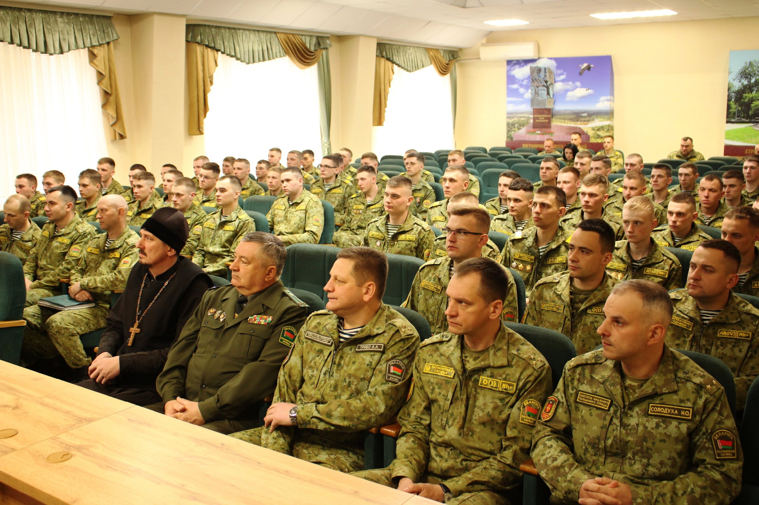«Благодарю за службу»: в Пинском погранотряде чествовали военнослужащих и их родителей