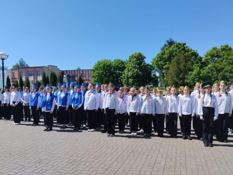 В Парохонской школе прошел смотр-конкурс строя и песни