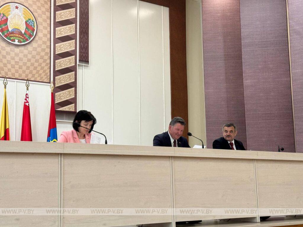 На 4-й сессии Пинского горсовета депутатов обсудили, куда направят деньги из городского бюджета На 4-й сессии Пинского горсовета депутатов обсудили, куда направят деньги из городского бюджета