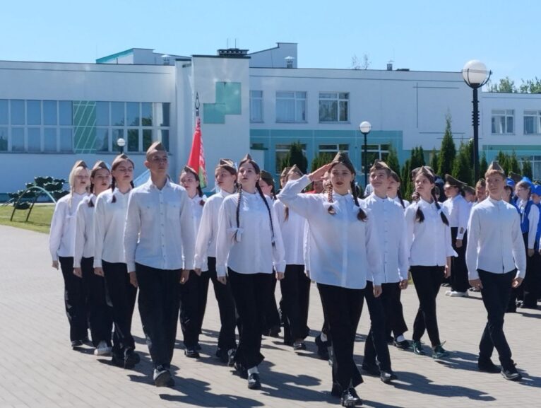 В Парохонской школе прошел смотр-конкурс строя и песни