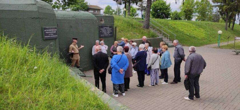 Ветераны труда ОАО «Пинский автобусный парк» посетили историко-культурный комплекс “Линия Сталина”