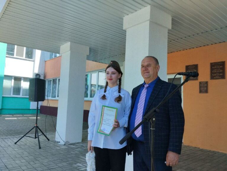 В Парохонской школе прошел смотр-конкурс строя и песни