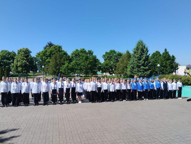В Парохонской школе прошел смотр-конкурс строя и песни