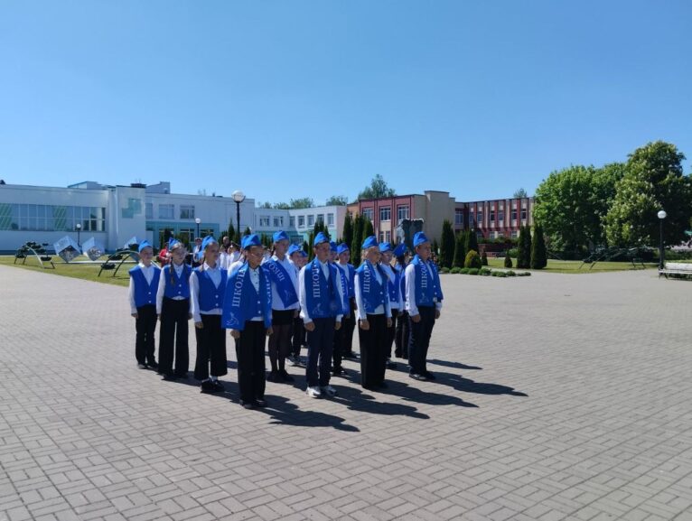 В Парохонской школе прошел смотр-конкурс строя и песни