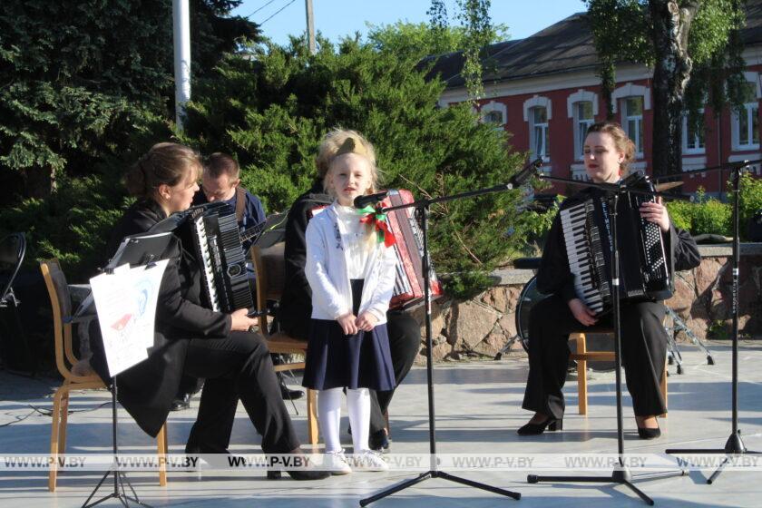 На улице Ленина состоялось открытие VII сезона фестиваля уличного творчества «Перекресток»