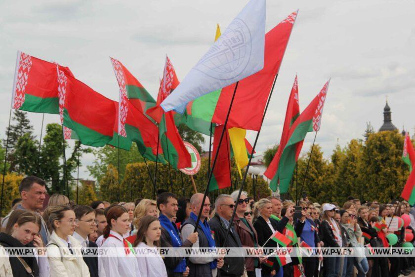 В Пинске состоялись торжественные мероприятия, посвященные Дню Государственного флага, Государственного герба и Государственного гимна Республики Беларусь