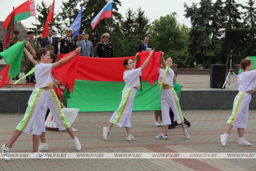 В Пинске состоялись торжественные мероприятия, посвященные Дню Государственного флага, Государственного герба и Государственного гимна Республики Беларусь