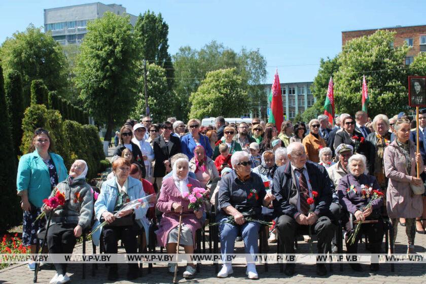 Празднование Дня Победы у Памятника партизанам в Пинске