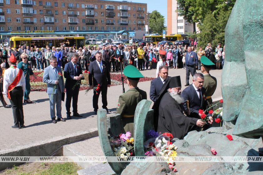 Празднование Дня Победы у Памятника партизанам в Пинске