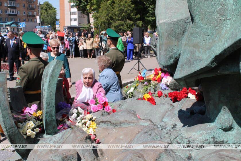 Празднование Дня Победы у Памятника партизанам в Пинске