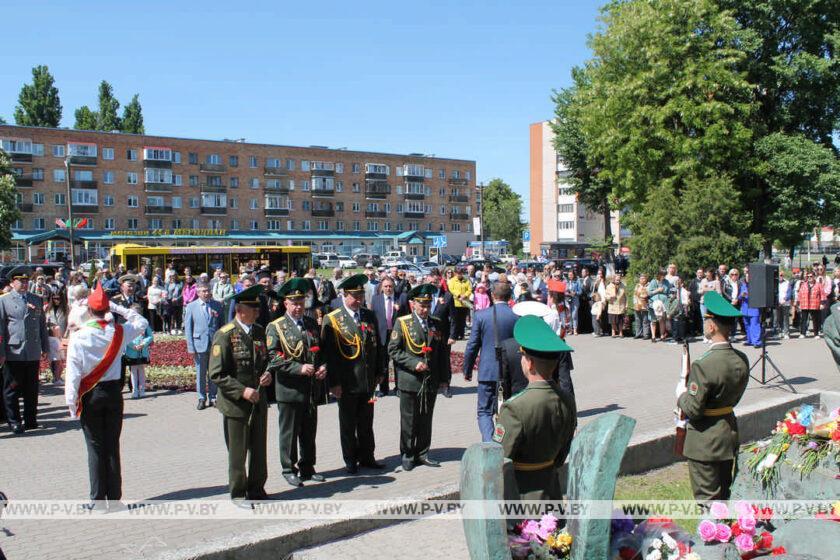 Празднование Дня Победы у Памятника партизанам в Пинске