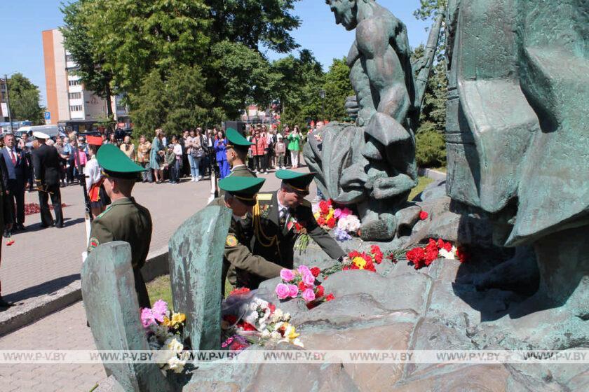 Празднование Дня Победы у Памятника партизанам в Пинске