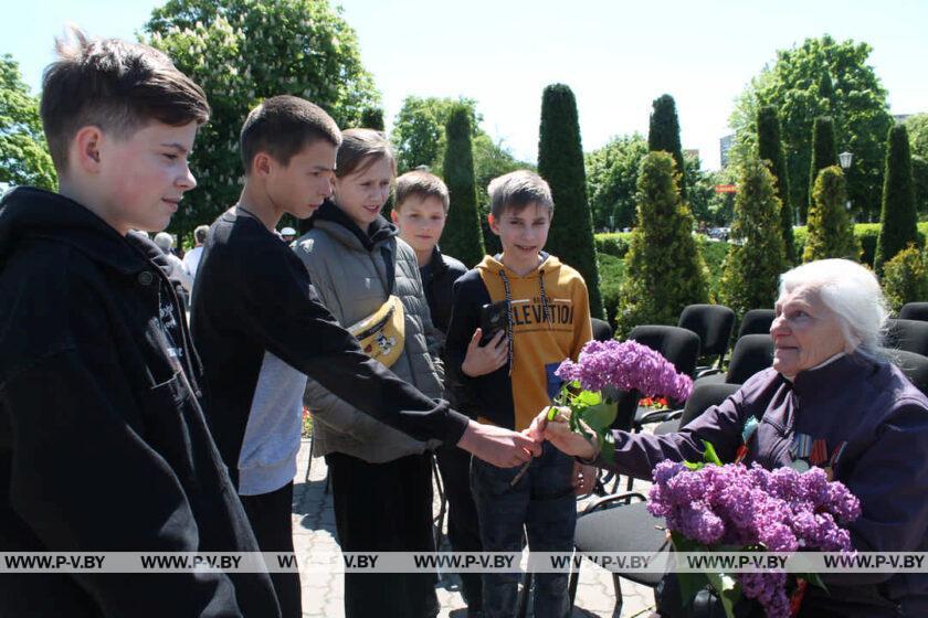 Празднование Дня Победы у Памятника партизанам в Пинске