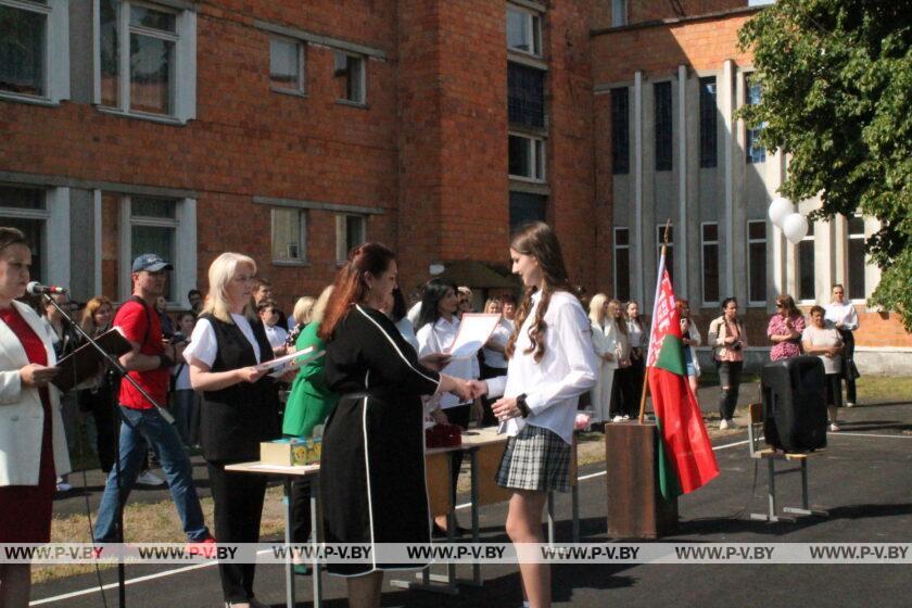 Сегодня в Пинске для учащихся IX, XI классов учреждений общего среднего образования звенит Последний звонок.