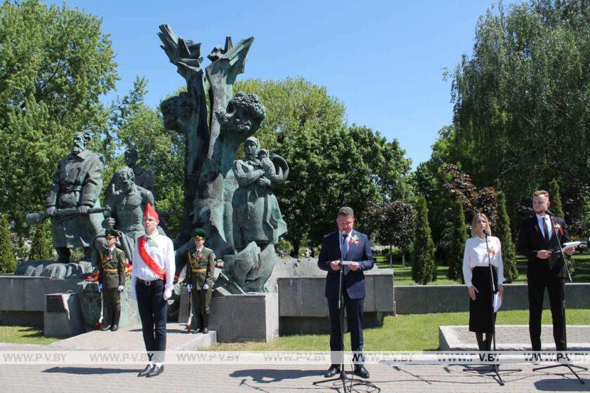 Празднование Дня Победы у Памятника партизанам в Пинске