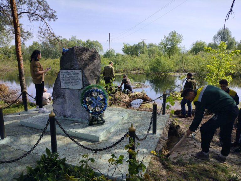 В Пинском районе толокой благоустроили малоизвестный памятник