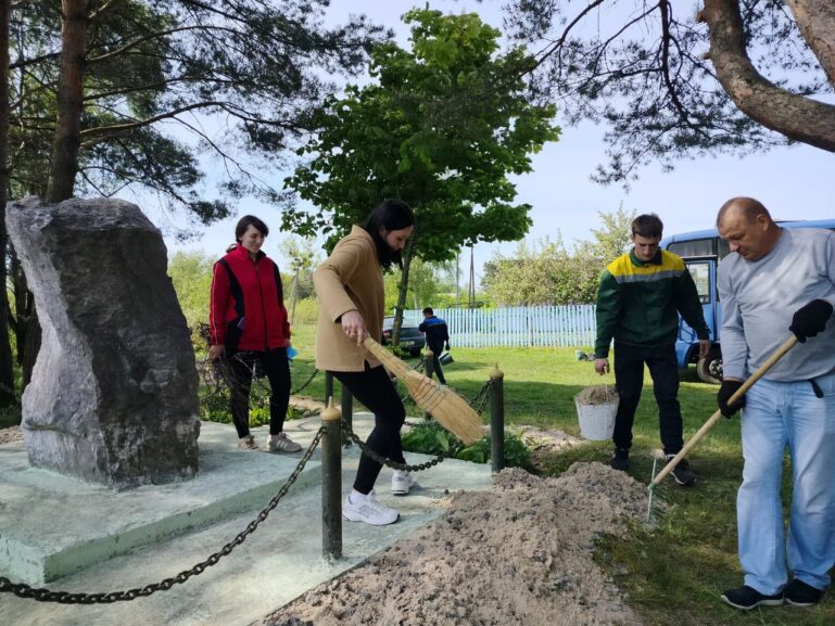 В Пинском районе толокой благоустроили малоизвестный памятник