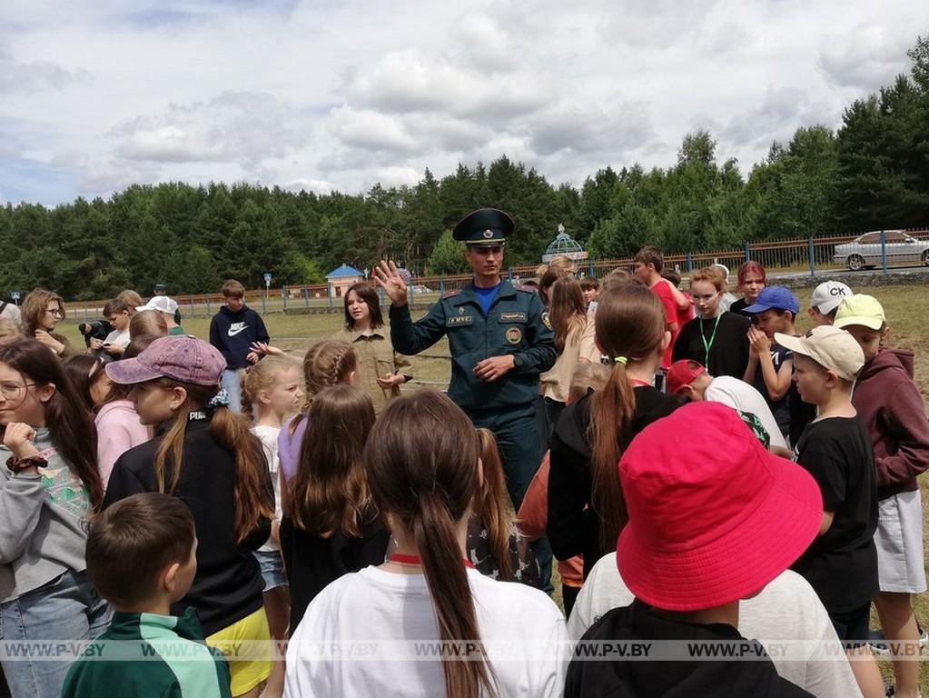 В детских оздоровительных и пришкольных лагерях проходят мероприятия с участием работников Пинского горрайотдела по чрезвычайным ситуациям В детских оздоровительных и пришкольных лагерях проходят мероприятия с участием работников Пинского горрайотдела по чрезвычайным ситуациям