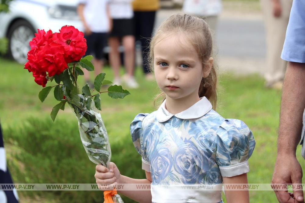 В деревне Жабчицы у мемориала первым жертвам войны прошел митинг В деревне Жабчицы у мемориала первым жертвам войны прошел митинг