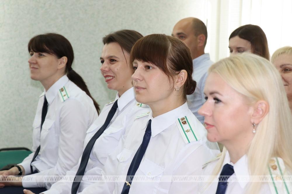 Сотрудников прокуратуры с профессиональным праздником поздравили власти Пинского региона Сотрудников прокуратуры с профессиональным праздником поздравили власти Пинского региона