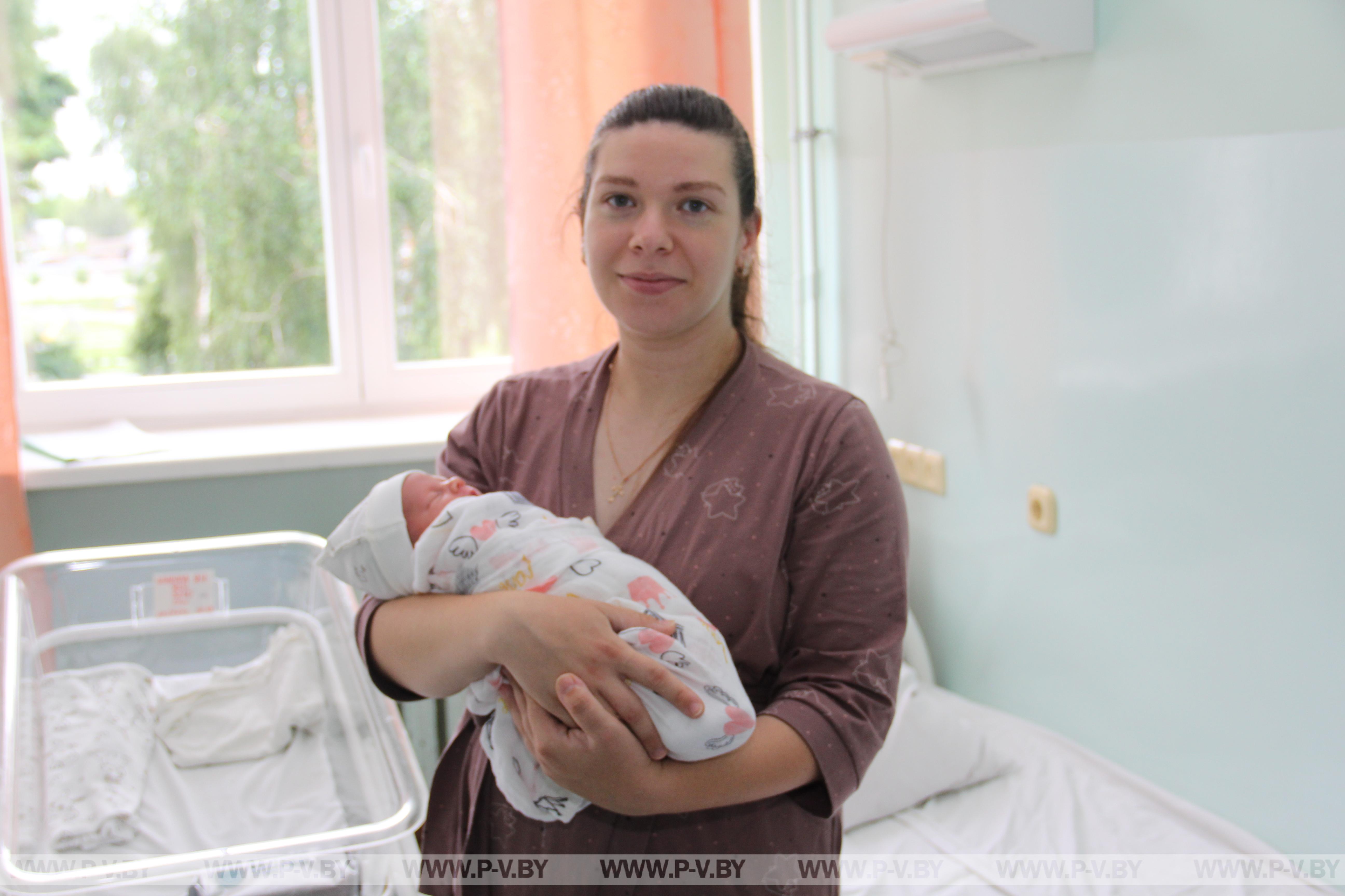 ≡ В День Независимости в Пинском межрайонном родильном доме появилось на  свет две девочки Радость для семьи, страны и «Белой Руси». - все, что нужно  знать | Пiнскi Веснiк