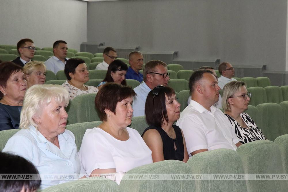 В Пинском районе снова обсуждали благоустройство. Депутаты проехали по Валище и Логишину В Пинском районе снова обсуждали благоустройство. Депутаты проехали по Валище и Логишину