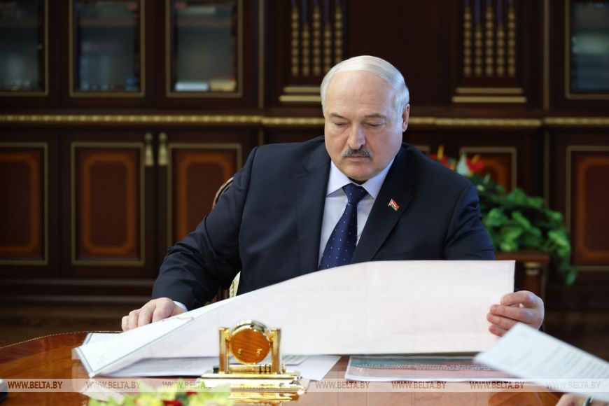 Громкие назначения, резонансное интервью, совещание Лукашенко с генералами и виртуальный саммит. Итоги недели Президента