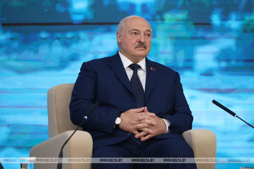 Лукашенко: нам надо немало сделать, чтобы остановить страшные процессы вокруг Беларуси Лукашенко: нам надо немало сделать, чтобы остановить страшные процессы вокруг Беларуси