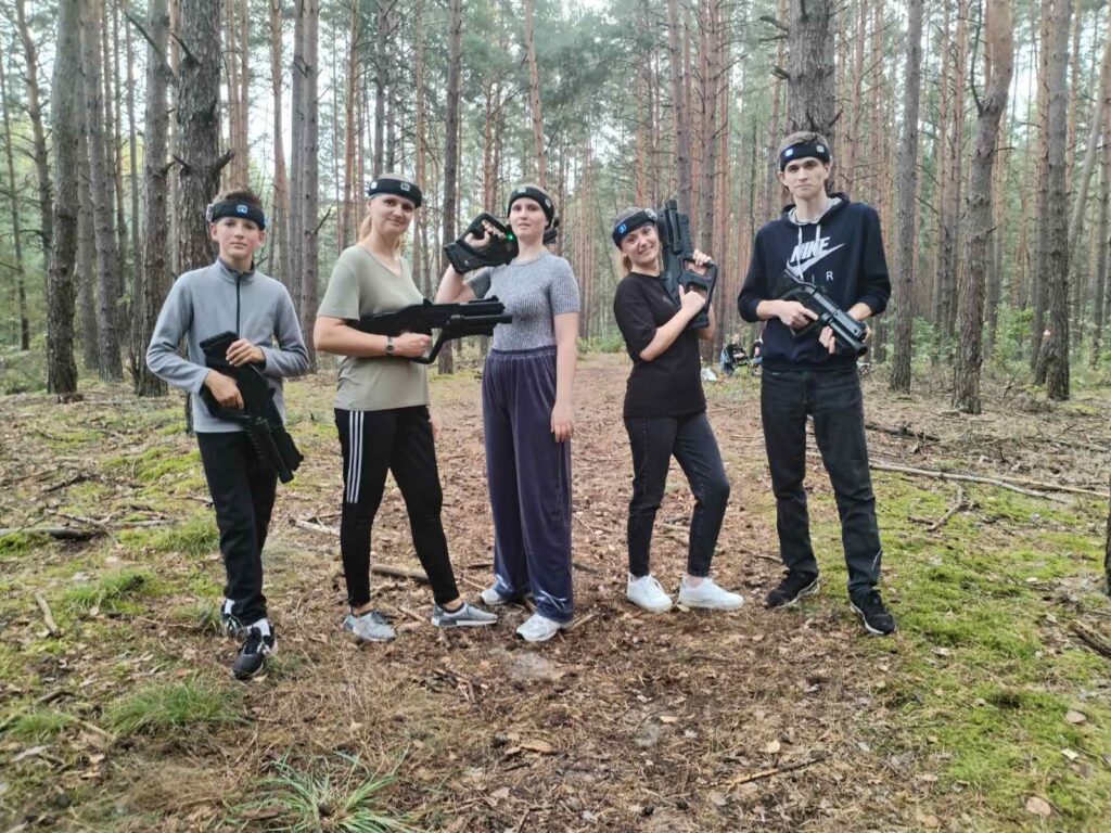 Медики играют в лазертаг