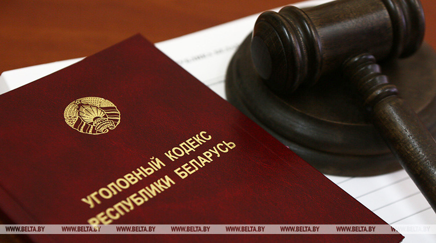 В Столинском районе 19-летний парень в шутку направил на женщину пистолет