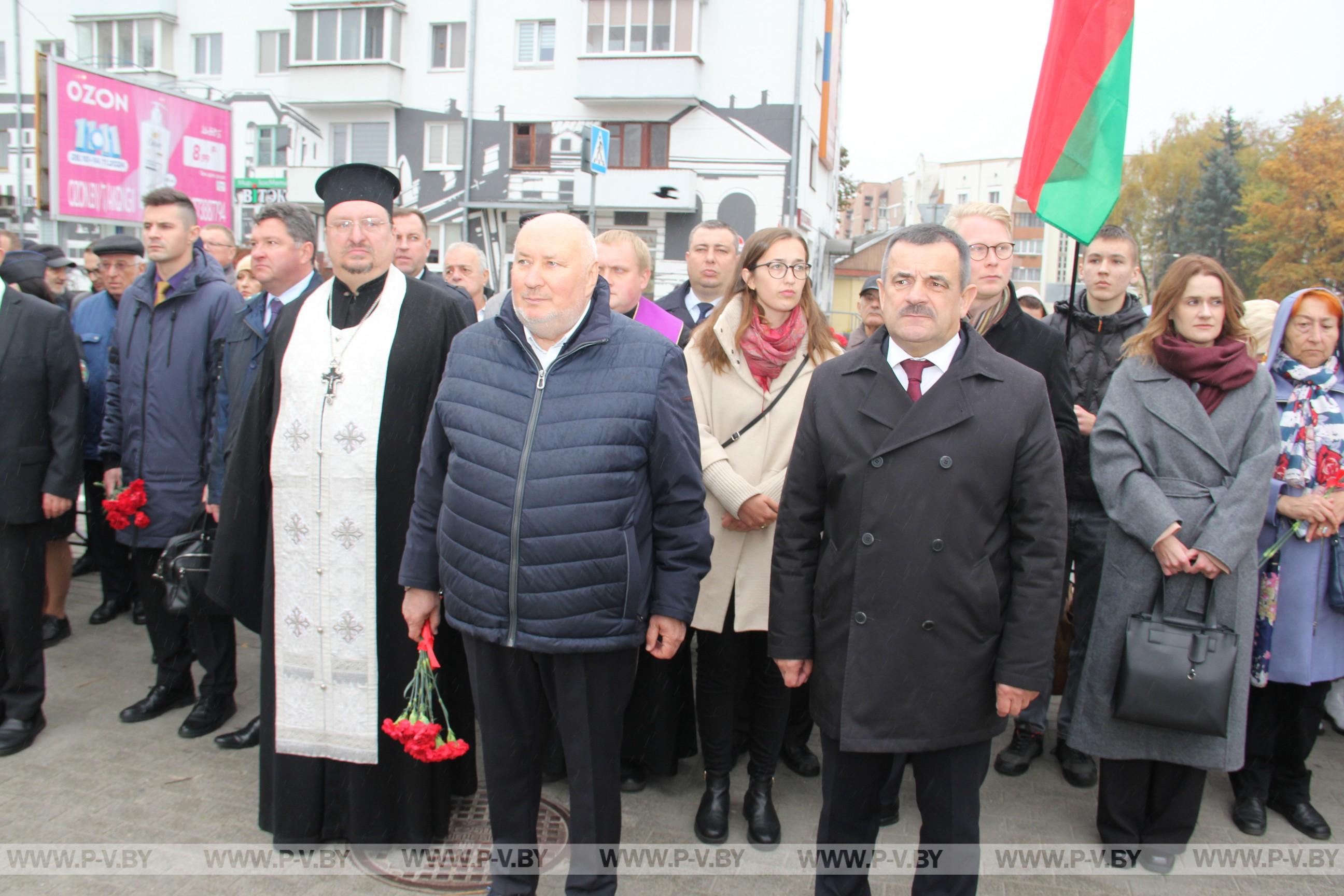 В Пинске открыт новый памятник жертвам нацизма