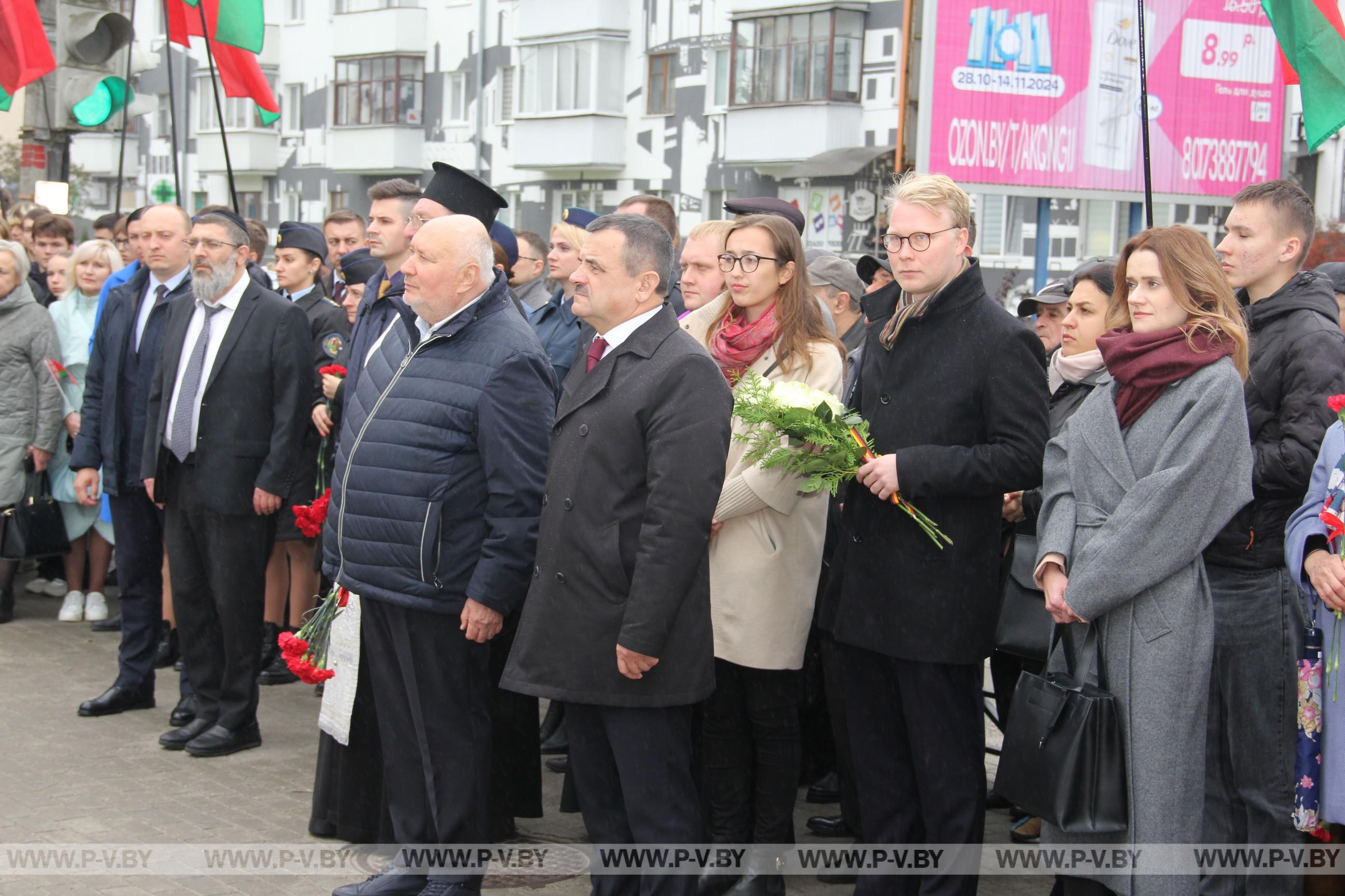 В Пинске открыт новый памятник жертвам нацизма