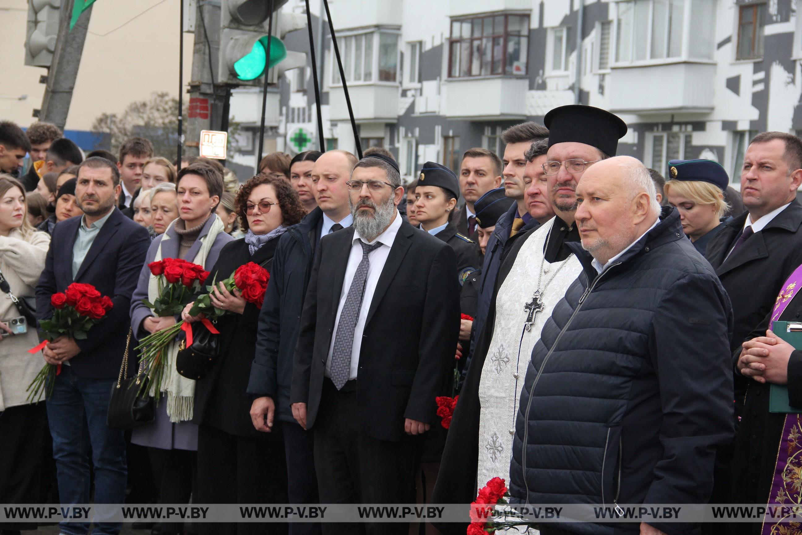 В Пинске открыт новый памятник жертвам нацизма