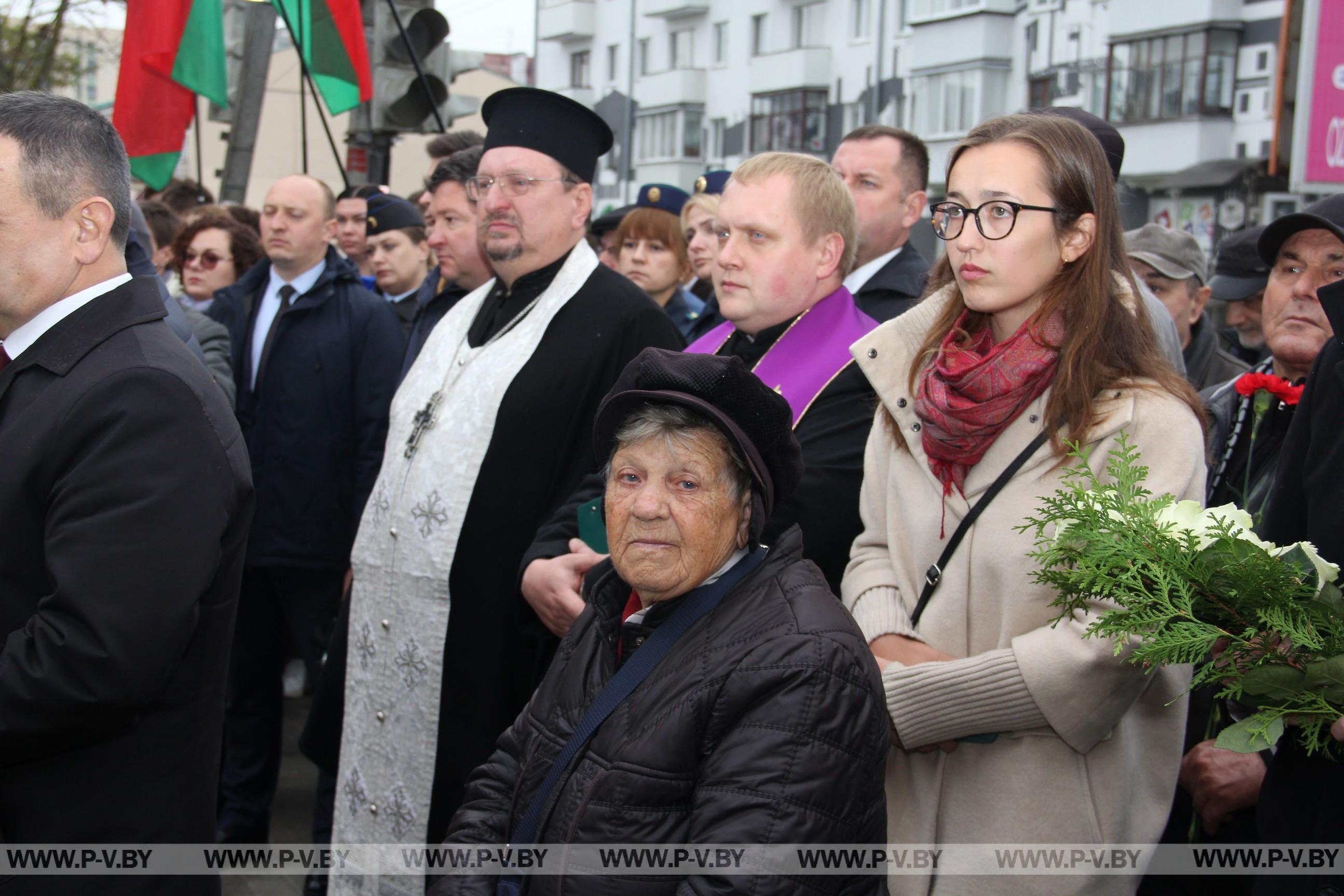 В Пинске открыт памятный знак жертвам нацизма