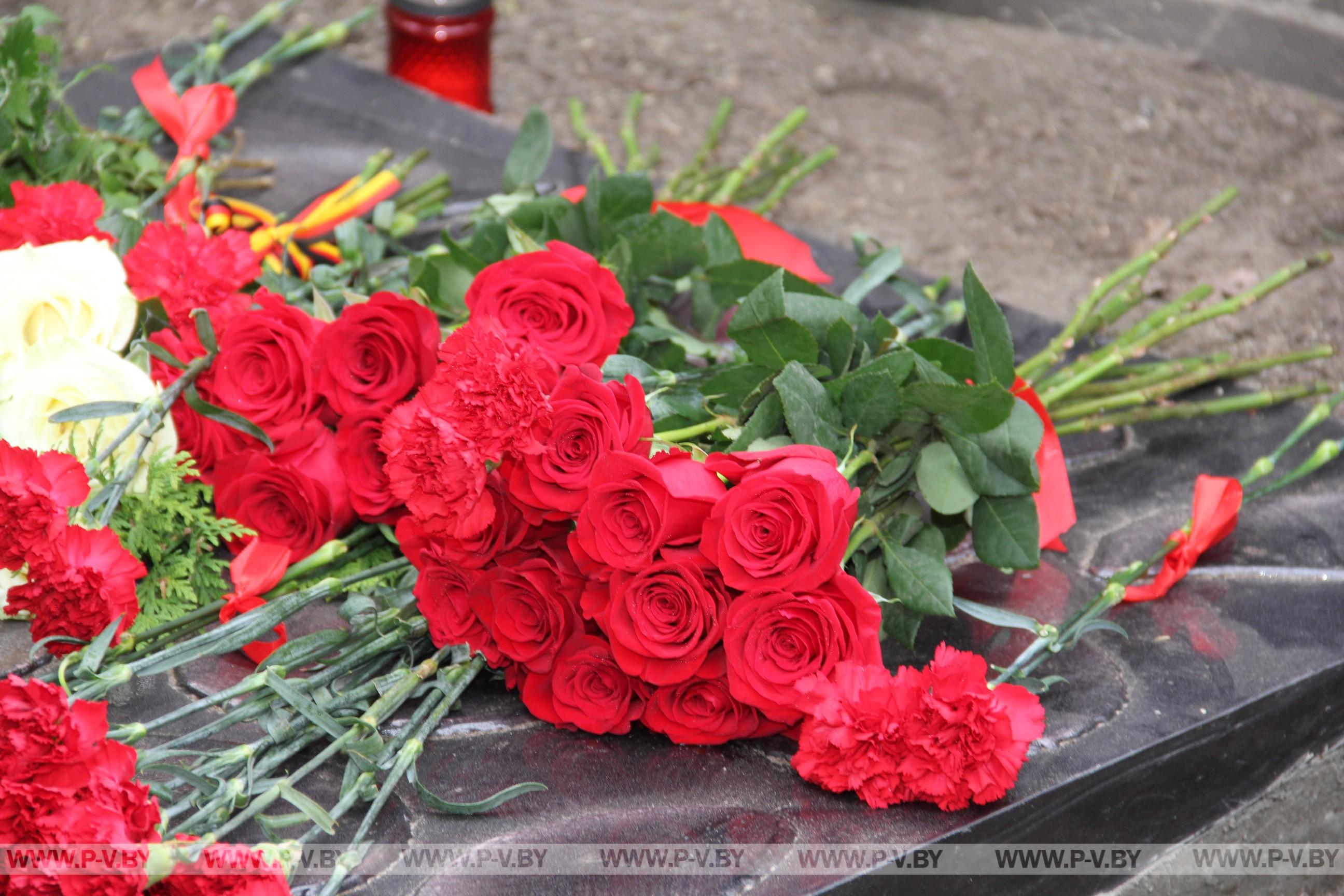 В Пинске открыт памятный знак жертвам нацизма