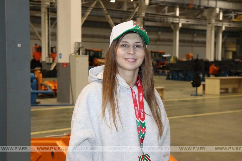 Экскурсию в ЗАО «Амкодор-Пинск» организовали для белорусских блогеров Экскурсию в ЗАО «Амкодор-Пинск» организовали для белорусских блогеров