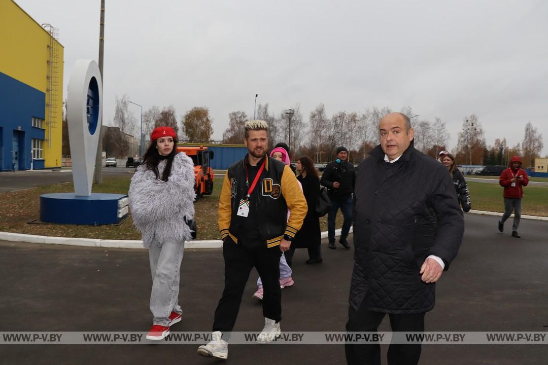 Экскурсия в ЗАО «Амкодор-Пинск» организовали для белорусских блогеров