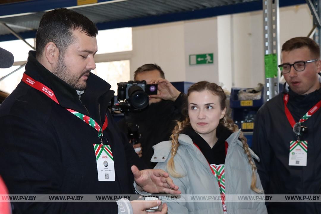 Экскурсия в ЗАО «Амкодор-Пинск» организовали для белорусских блогеров